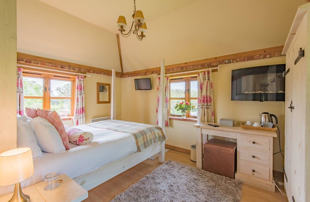 Pond Cottage, Egerton
