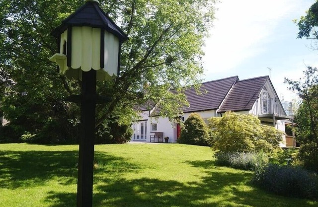 POND COTTAGE, pet friendly, character holiday cottage in New Quay