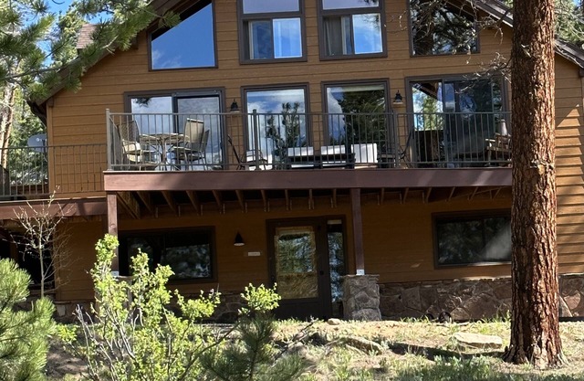 Ponderosa Cabin is just Minutes from Rocky Mountain National Park and Wild Basin