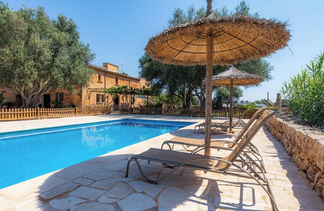"Ponent" with Wi-Fi, Pool, Garden & Terrace (Pool shared between 5 Properties)