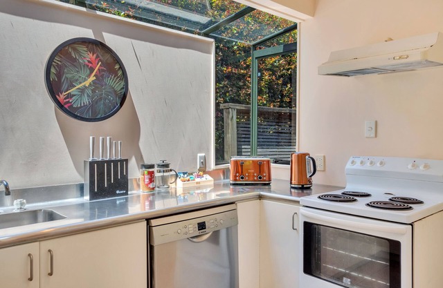Ponsonby Holiday Home Near The City