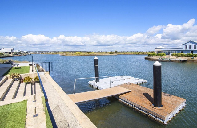 PONTOON PARADISE - Direct Waterfront