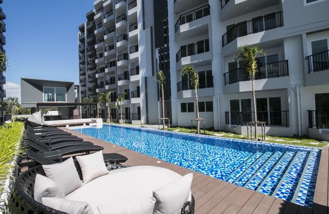 Pool access Studio, balcony w/garden, High speed Wi-Fi