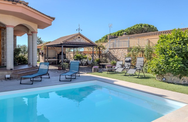 Pool and Nature 20 km from the Beaches