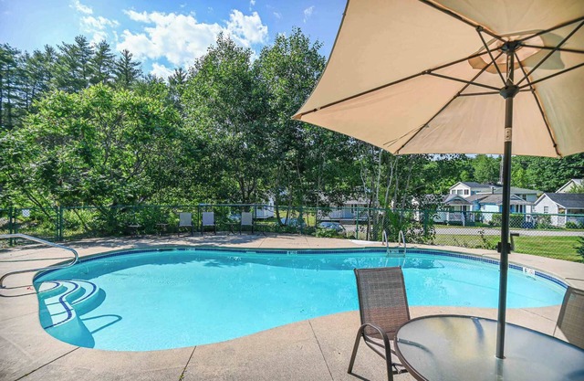 Pool | BBQ | Outdoor Seating