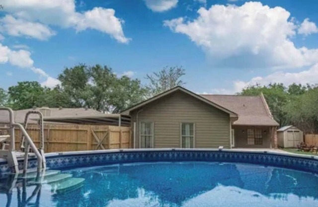 Pool, Fireplace, Fiber Optic internet & Wi-Fi, gaming router!
