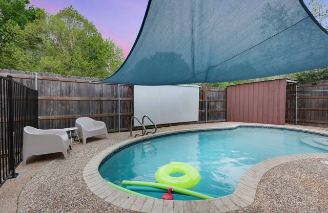 Pool & Gameroom, pet friendly, 10 Minutes from South congress, 20 from Downtown