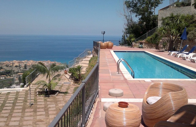 Pool, Garden & View, 4 km from Tropea