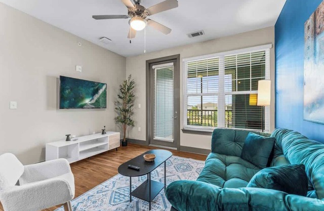 Pool, Gym, Near Parks | King Bed | Pet-Friendly