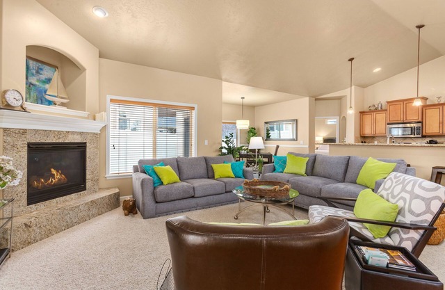 Pool!,Hardwood, Granite,