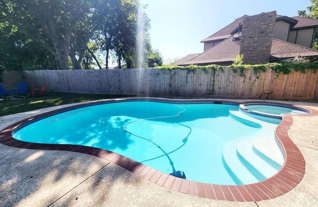 Pool & hot SPA, 5 Bed 3.5 Bath sleep 16 people