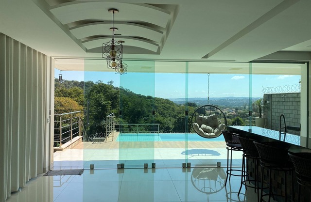 Pool house well located 5 min from Flamboyant