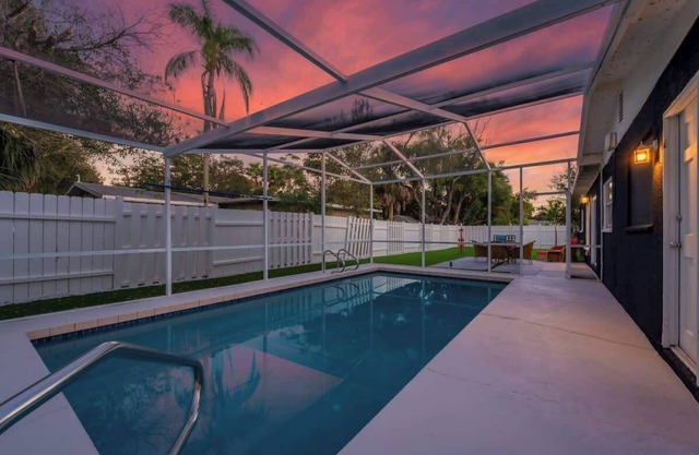 Pool - Near Beach - Outdoor Games for Family - Close to DT
