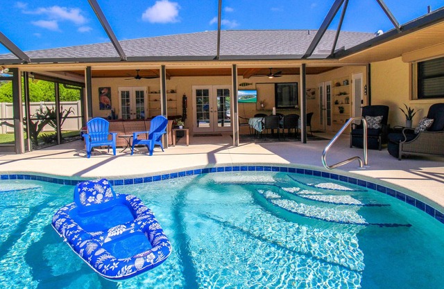 Pool, Near IMG, Sea Life Happy