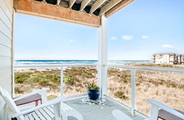 Pool, Ocean View, Beach Access (Shenanigans)