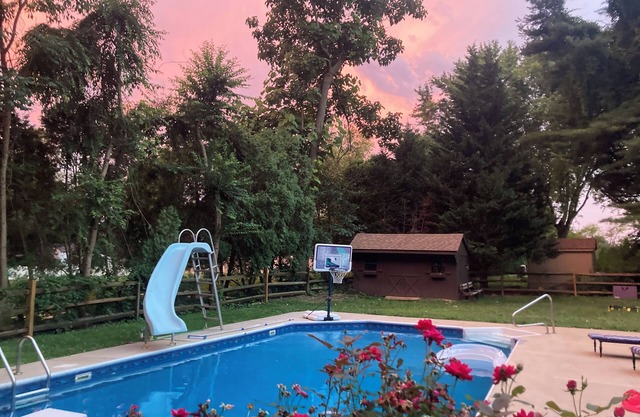 Pool Open May 12 Hot Tub, King Suite, Bball, Trampoline, Fire Pit