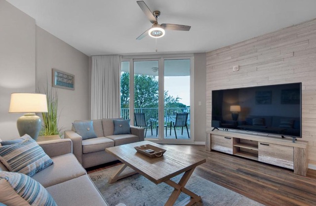 Pool Paradise with 75" TV in The Palms of Destin
