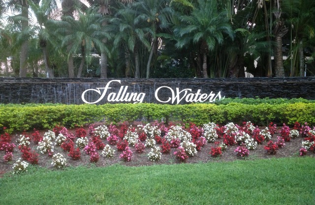 POOL POOL POOL nFANTASTIC 2 BR/2 BA NEXT TO POOL & CLUBHOUSE ON THE FIRST FLOORn