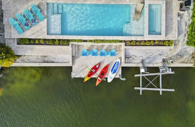 Pool, Spa, Kayaks, Bikes, Fishing gear & More