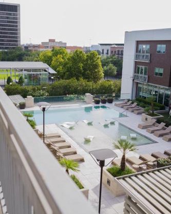 Pool View Downtown Near Stadiums