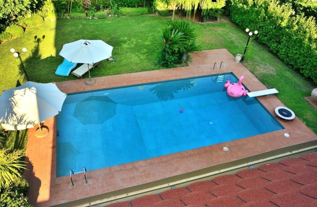Pool Villa DesmiranDive in the pleasure and relax by the pool, close to the sea.