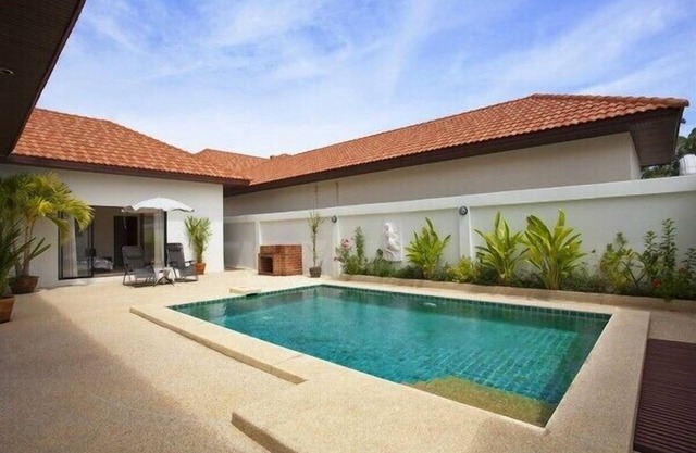 Pool Villa Majestic insignia