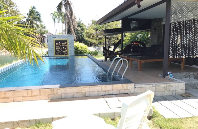 Pool villa with 3 bedrooms 7 can sleep by a river 100m to the beach