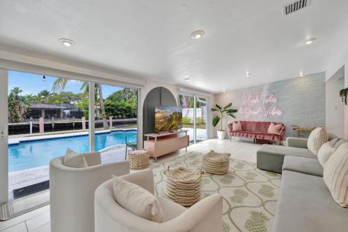 Poolside Paradise - Dock & Pool