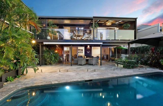 Poolside Retreat - Beautiful 4 bedroom home
