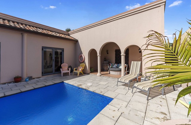 Poolside Serenity - Papamoa Beach Holiday Home