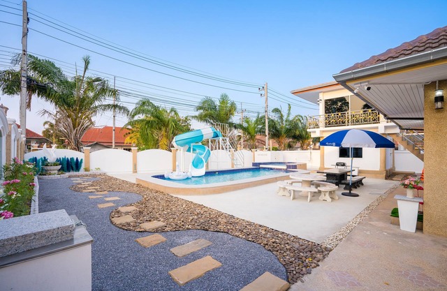 Poolvilla huahinn 7 Minutes to the beach.4 bedrooms, 3 bathrooms