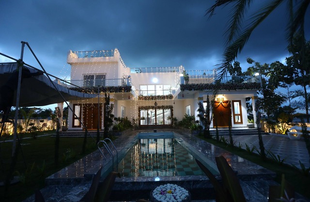 Poorna: New Luxury 5 BHK Farmhouse w/Pool, Jacuzzi & Views