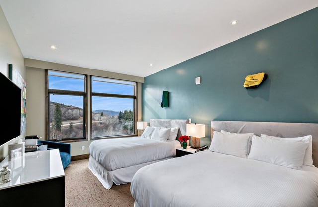 Pop Art Villa Riverfront | Double Queen Room