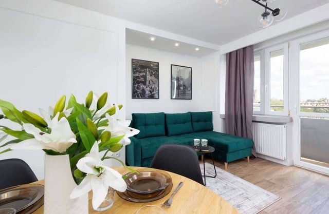 Popiełuszki 17C | Modern Apartment | Balcony