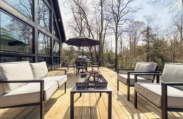 Poplar Woods, Surrounded by nature!