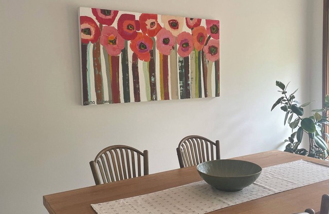 Poppies@Clunes nCentrally located 80s-style home Cosy, comfortable & relaxing !
