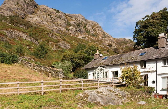 POPPY COTTAGE, pet friendly, character holiday cottage in Coniston