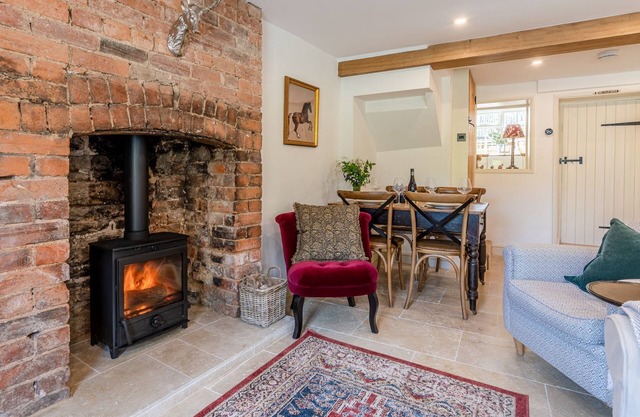 Poppy Cottage - sleeps 4 guests in 2 bedrooms