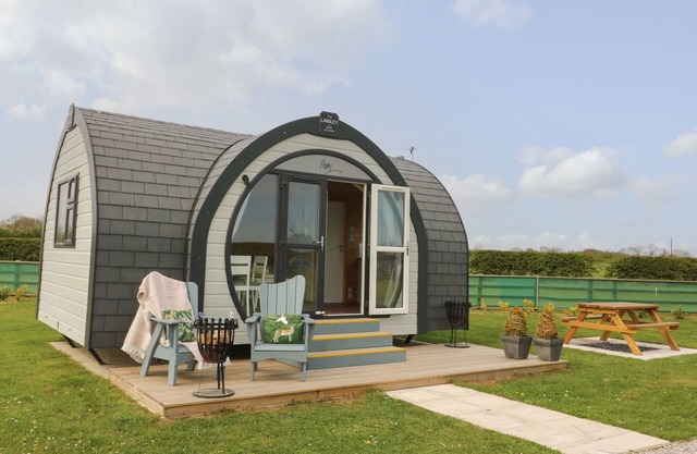 POPPY, pet friendly, with a garden in Hornsea
