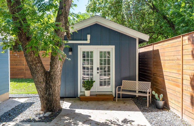 Popular East Side Charmer - Casita Cherico