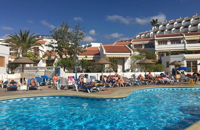 Popular Holiday Complex With 2 Pools, Close to Beach, Pool bar
