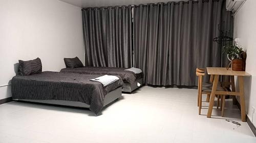 Popular Muang Thong Thani Condo, Building T9, Floor 8, Room 13