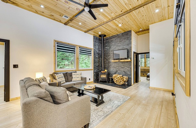 Porch & 1-Acre Yard: White Mountains Hideaway