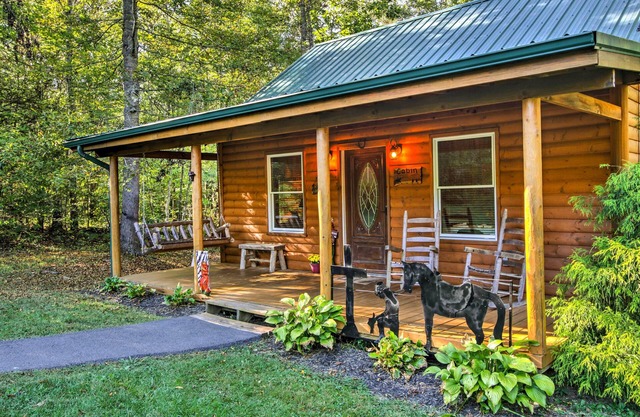 Porch & Fire Pit: Rustic Log Cabin in Smokies!