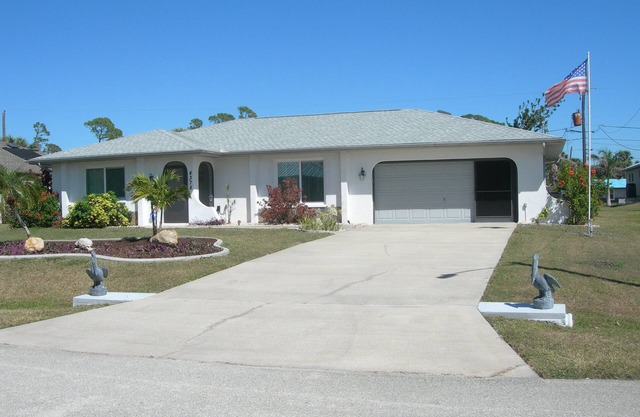 Port Charlotte Vacation Retreat, 2/2 Home With Private Pool