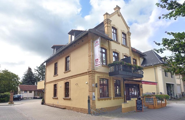 Port Inn Hotel
