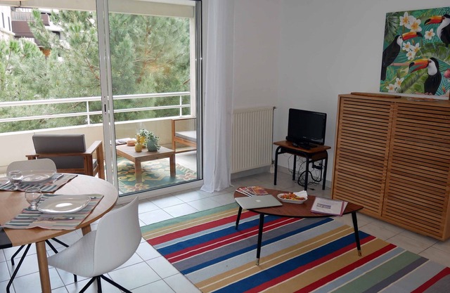 Port Marianne area with terrace, air conditioning, parking, Wifi. In a perfect state.
