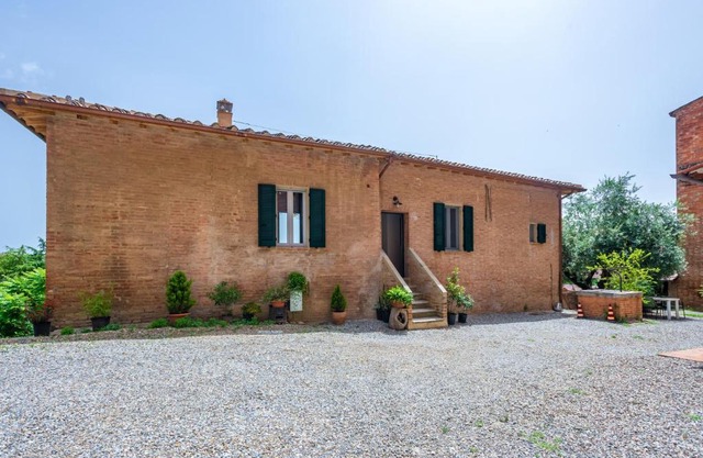 Porta Romana Elegant Apartments with Private Parking!