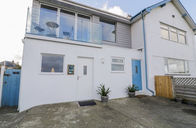 PORTH PENWAIG, pet friendly, country holiday cottage in Nefyn