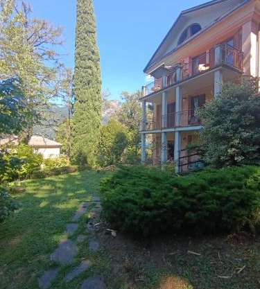 Portico sul lago